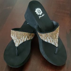 Sandals/thongs/flip flops